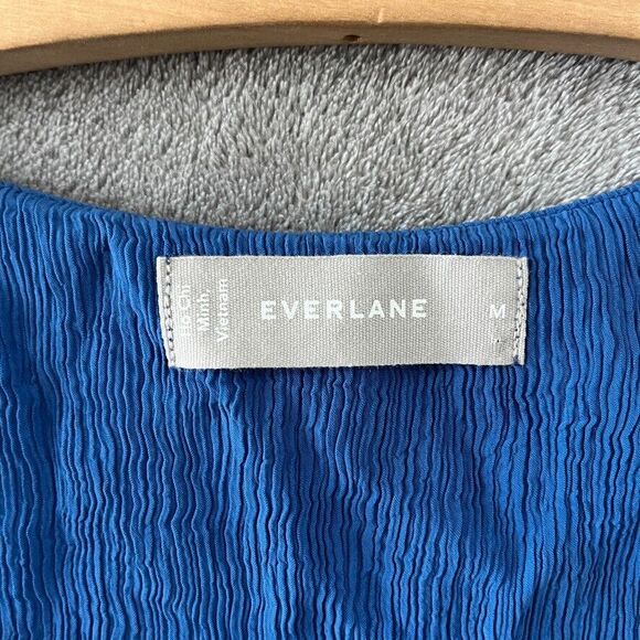 Everlane Womens The Naia Ripple Tank Top Deep Blue Flowy Textured Blouse Size M - Picture 4 of 10